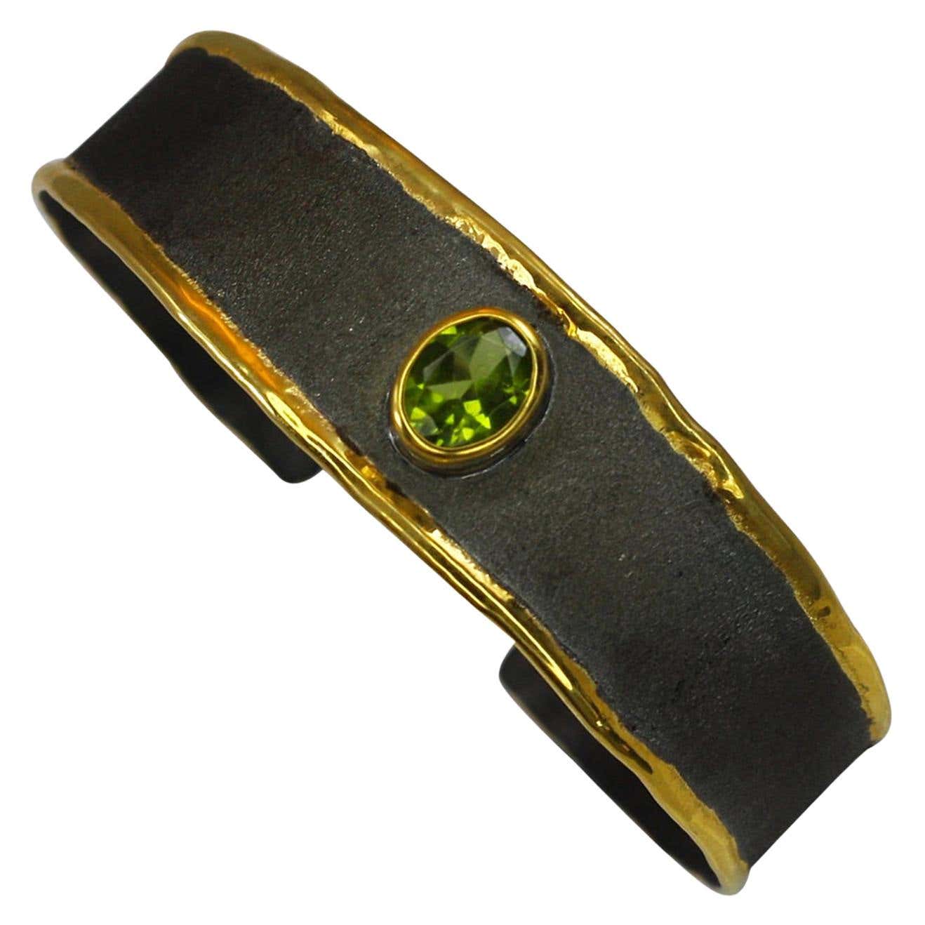 Eclyps Peridot Bracelet in Fine Silver Black Ruthenium 24 Karat Gold