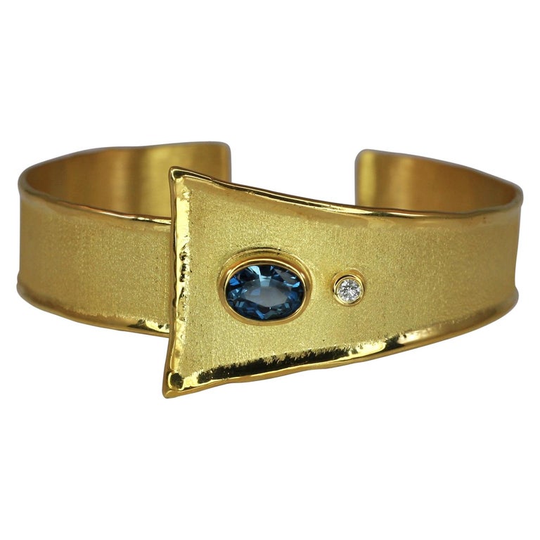 MIDAS Topaz and Diamond 18 Karat Gold Bracelet