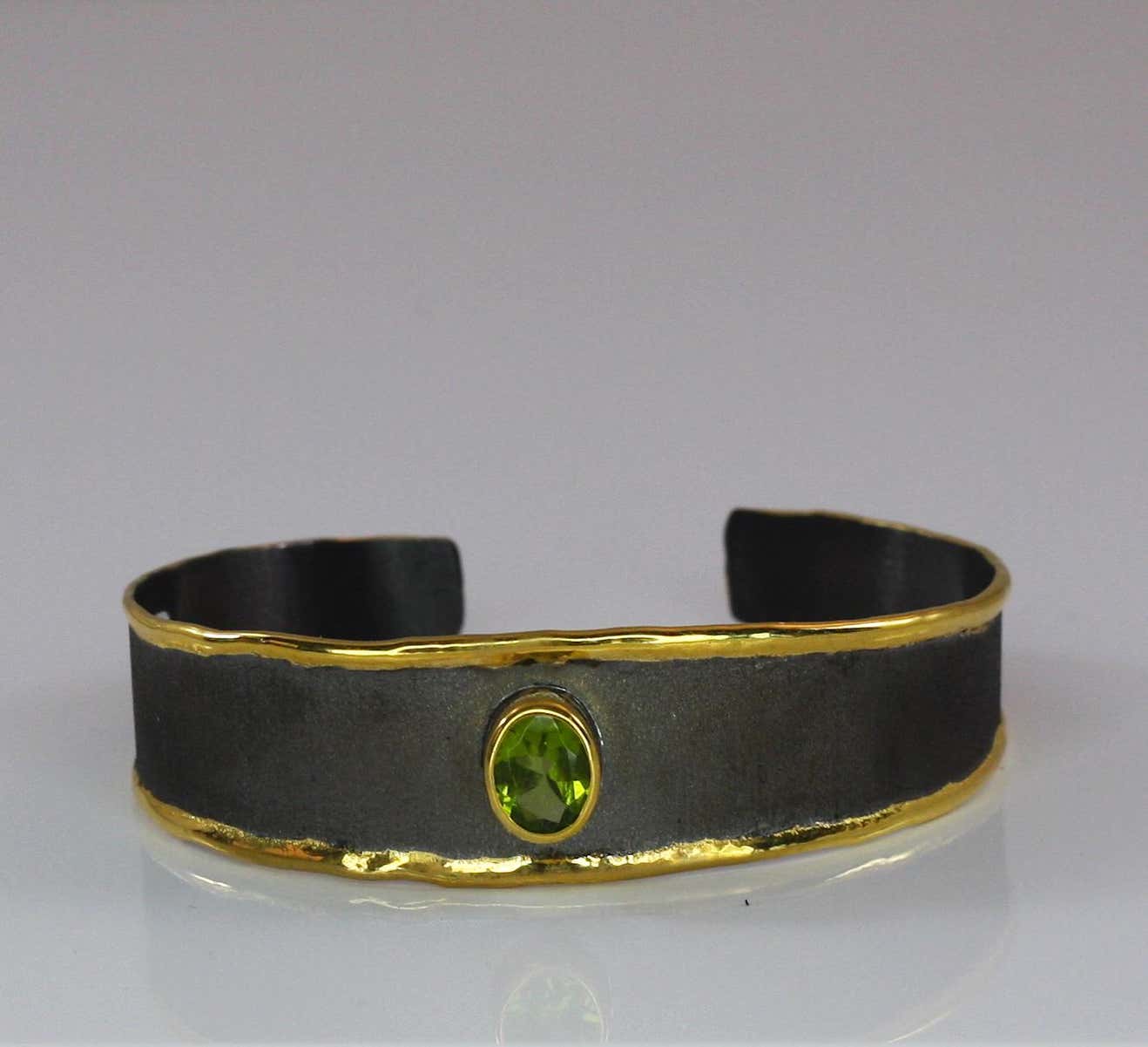 Eclyps Peridot Bracelet in Fine Silver Black Ruthenium 24 Karat Gold