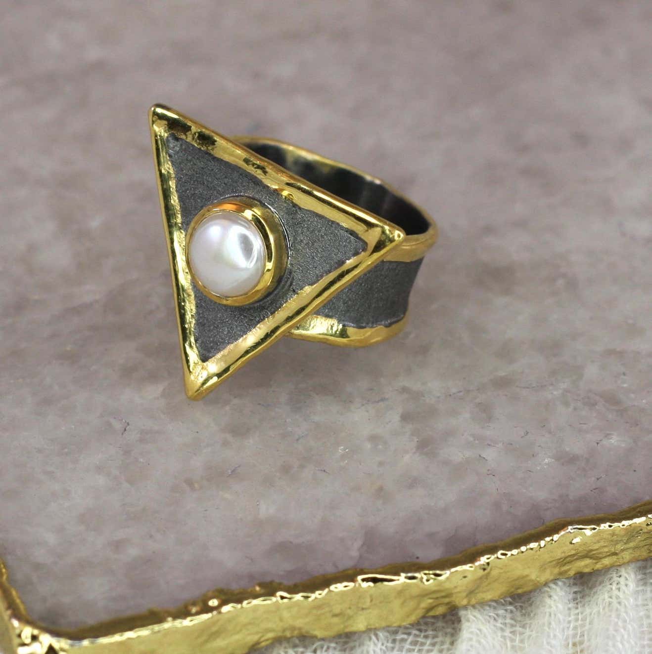 Eclyps Pearl Ring in Fine Silver with Black Ruthenium and 24 Karat Gold