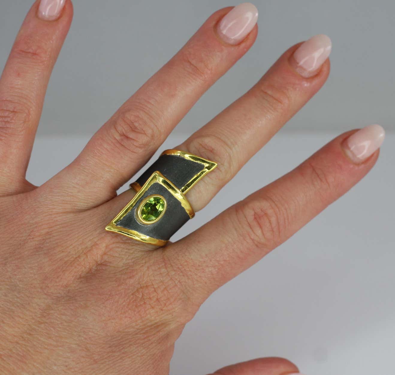 Eclyps 1.35 Carat Peridot Fine Silver Ring with Black Ruthenium and Gold