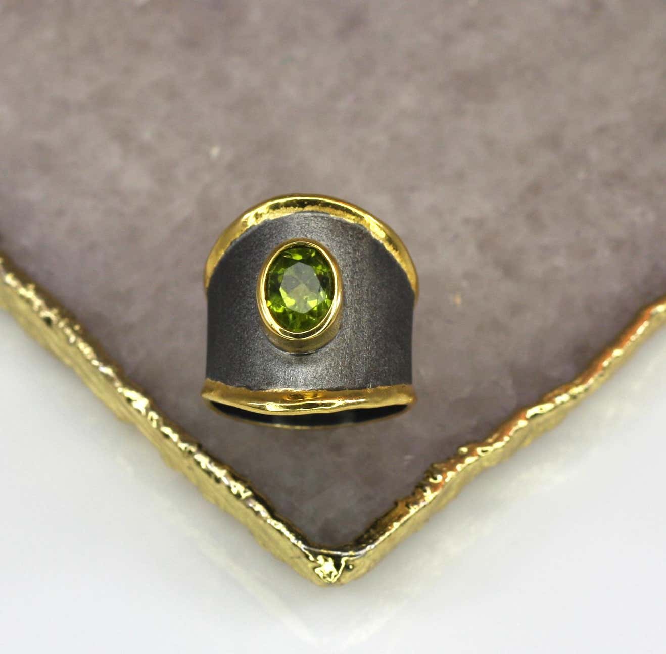 Eclyps Fine Silver and Gold Two-Tone Peridot Thick Band Ruthenium Ring