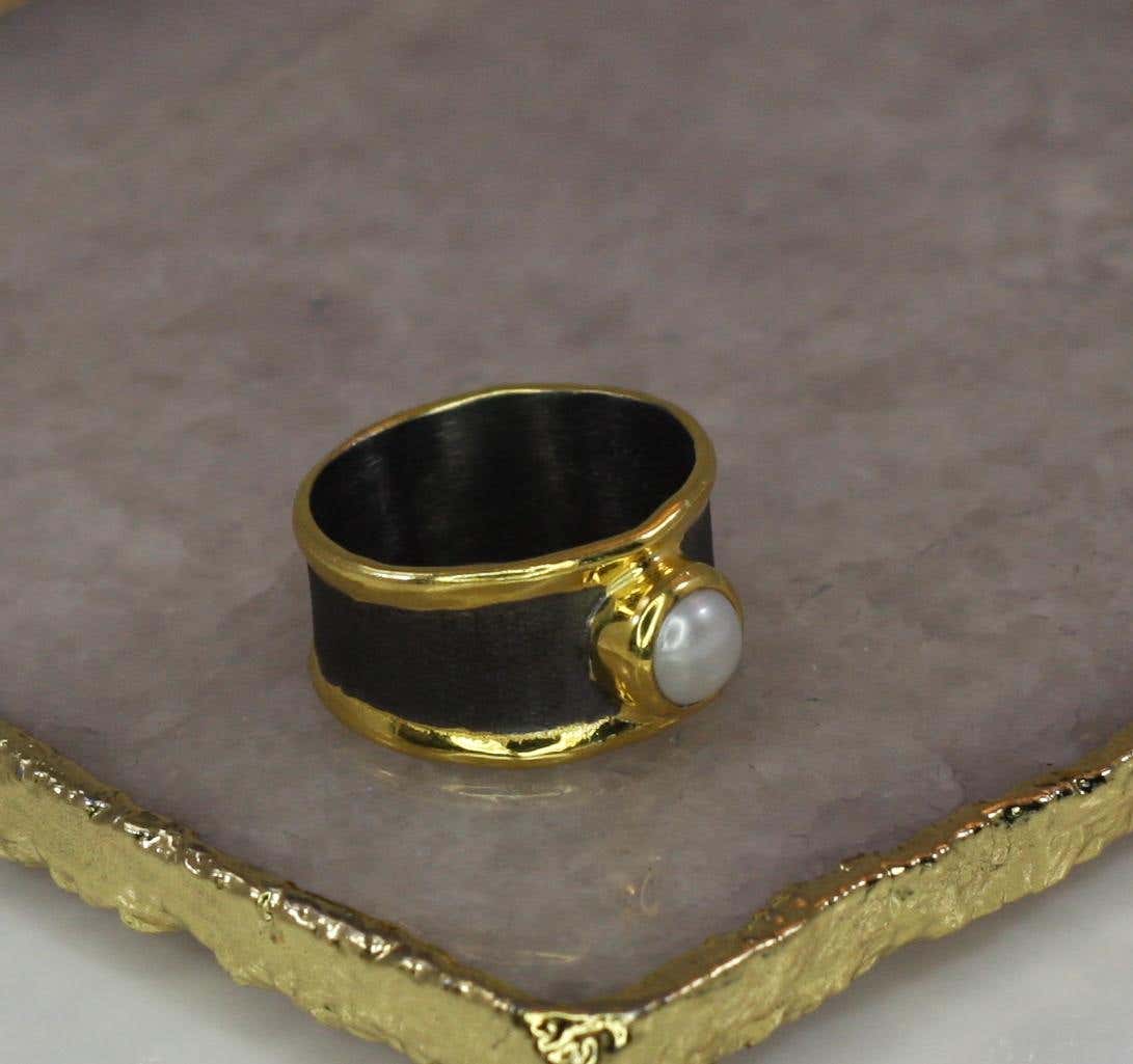 Eclyps Pearl Band Ring in Fine Silver Black Ruthenium and 24 Karat Gold