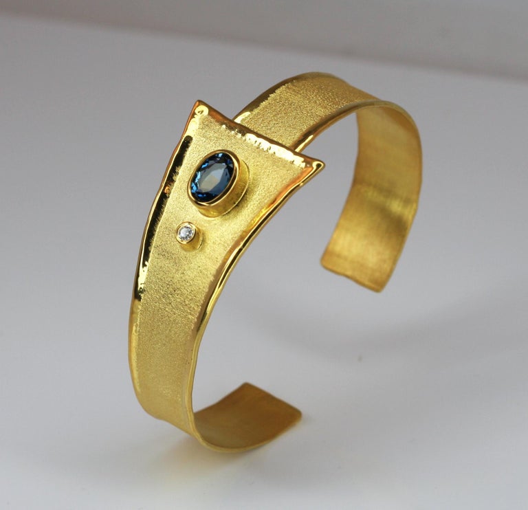 MIDAS Topaz and Diamond 18 Karat Gold Bracelet