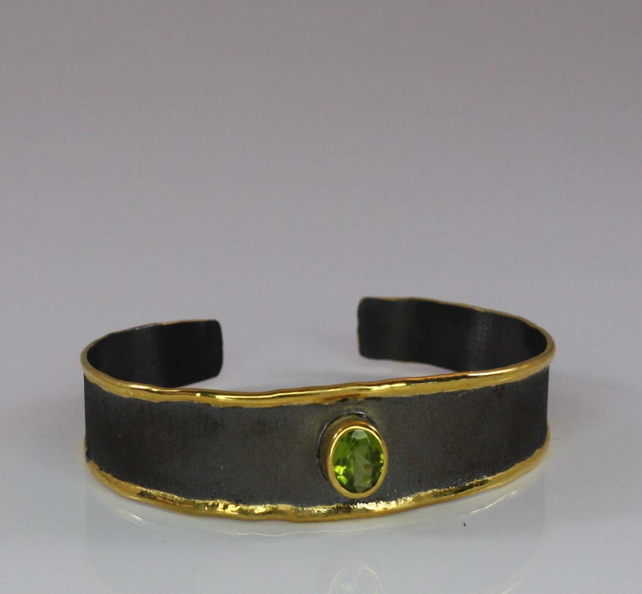 Eclyps Peridot Bracelet in Fine Silver Black Ruthenium 24 Karat Gold