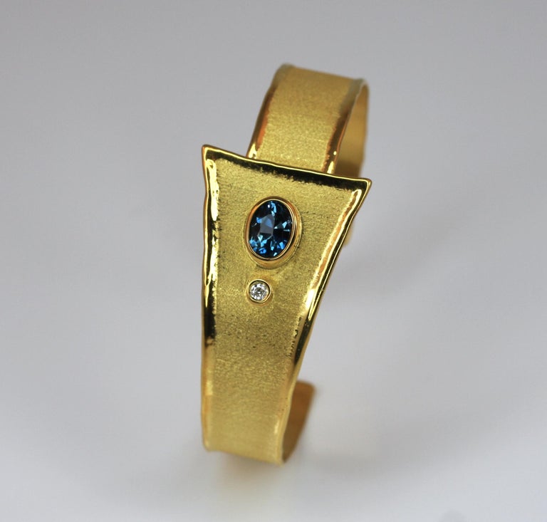 MIDAS Topaz and Diamond 18 Karat Gold Bracelet