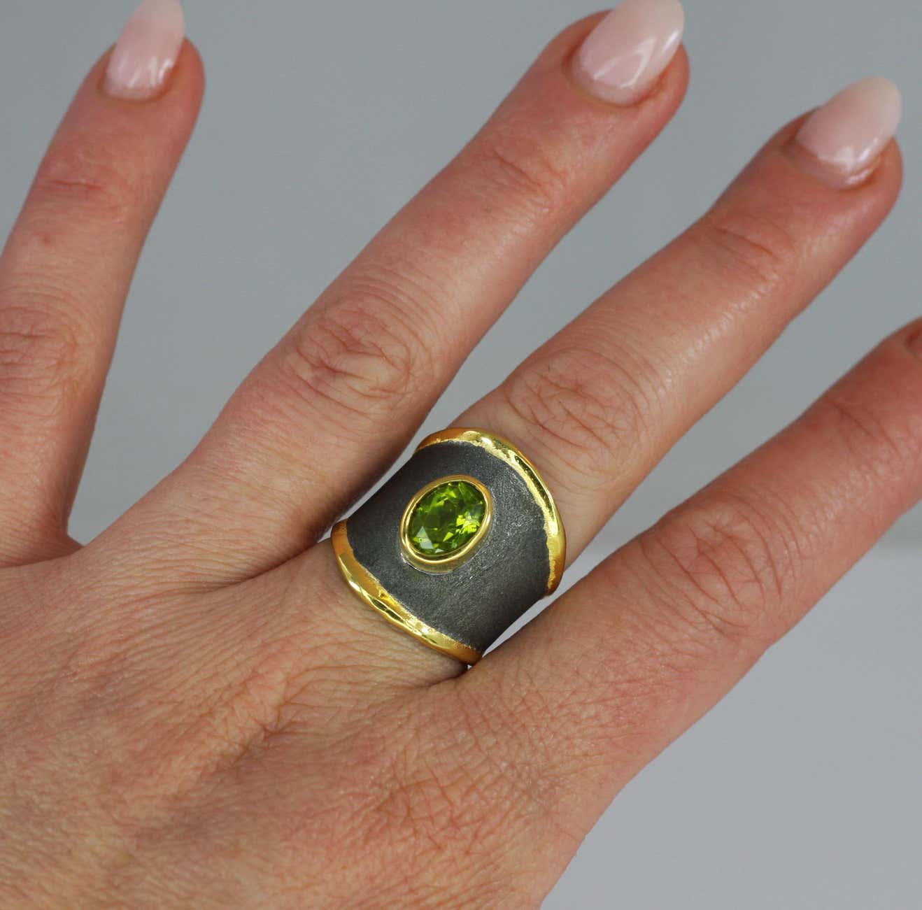 Eclyps Fine Silver and Gold Two-Tone Peridot Thick Band Ruthenium Ring