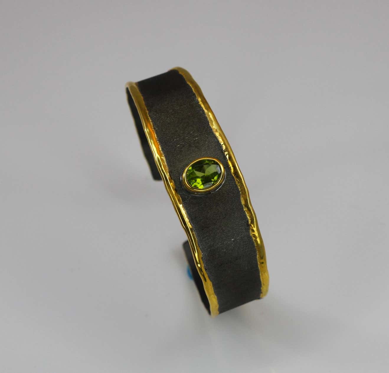 Eclyps Peridot Bracelet in Fine Silver Black Ruthenium 24 Karat Gold