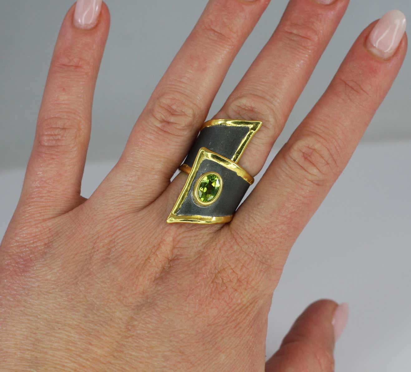 Eclyps 1.35 Carat Peridot Fine Silver Ring with Black Ruthenium and Gold