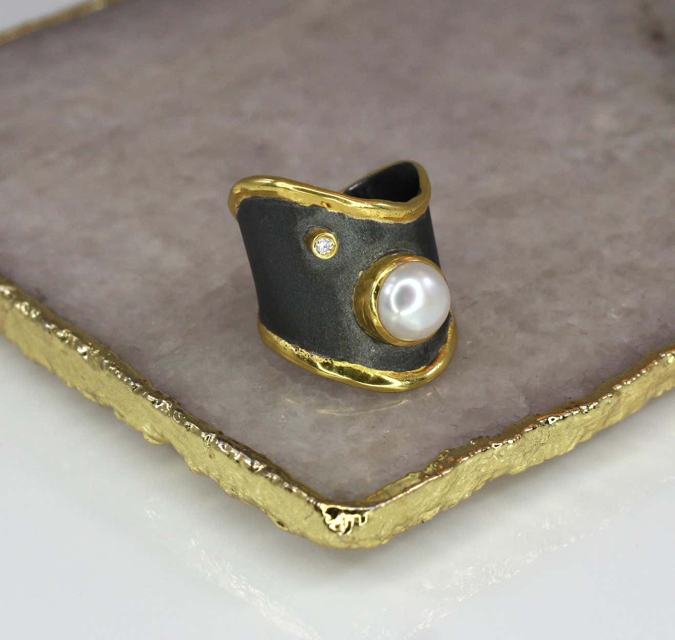 Eclyps Pearl Band Ring in Fine Silver Black Ruthenium and 24 Karat Gold