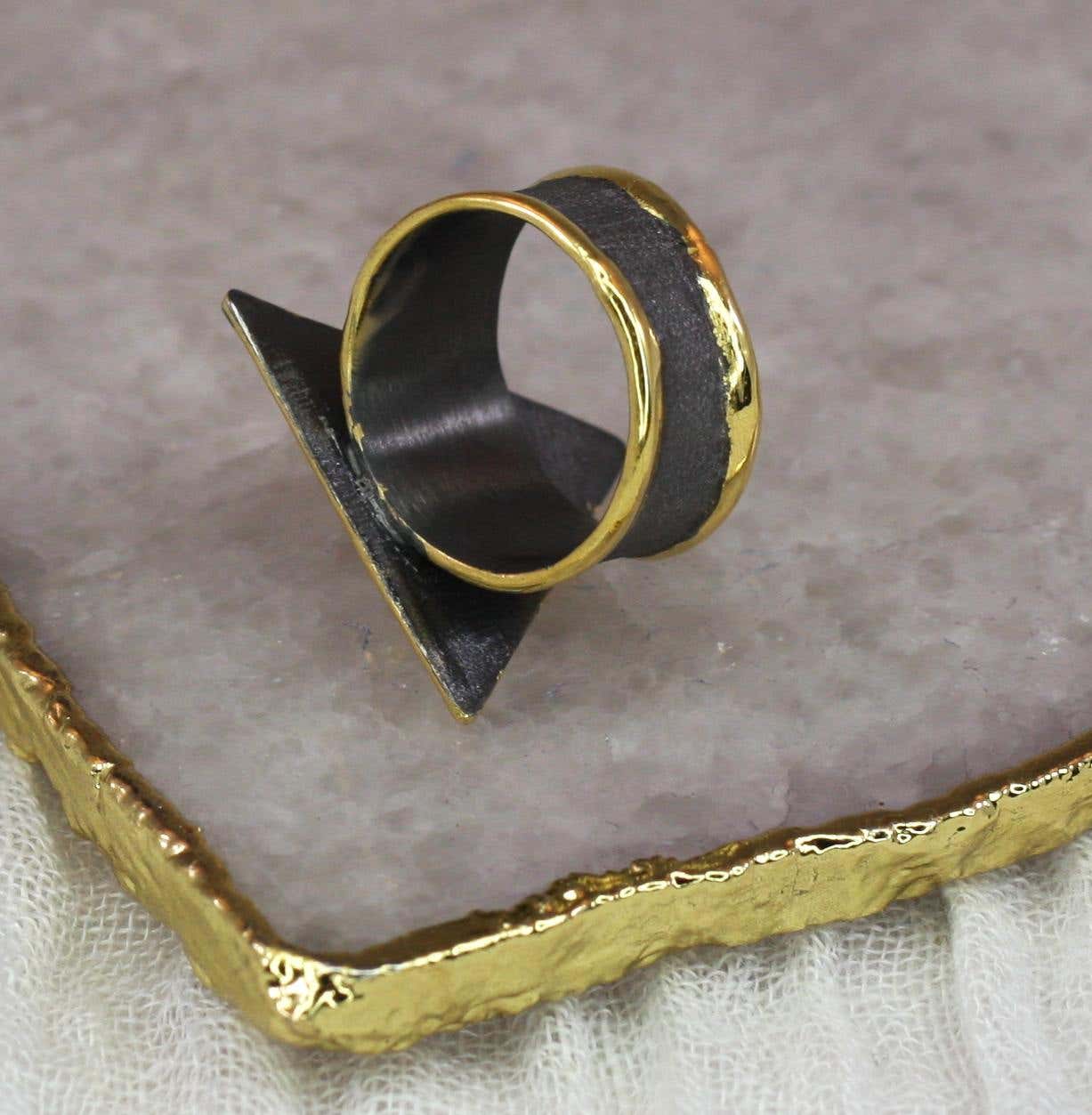 Eclyps Pearl Ring in Fine Silver with Black Ruthenium and 24 Karat Gold